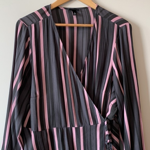 Torrid Crepe Surplice Pink & Grey Wrap Top Size 2X - Picture 3 of 14